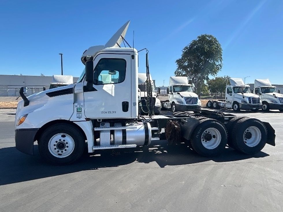 Day Cab Tractor-Heavy Duty Tractors-Freightliner-2020-T12664ST-West Sacramento-CA-530,191\n\t\tmiles-$ 42,500 - Image 4
