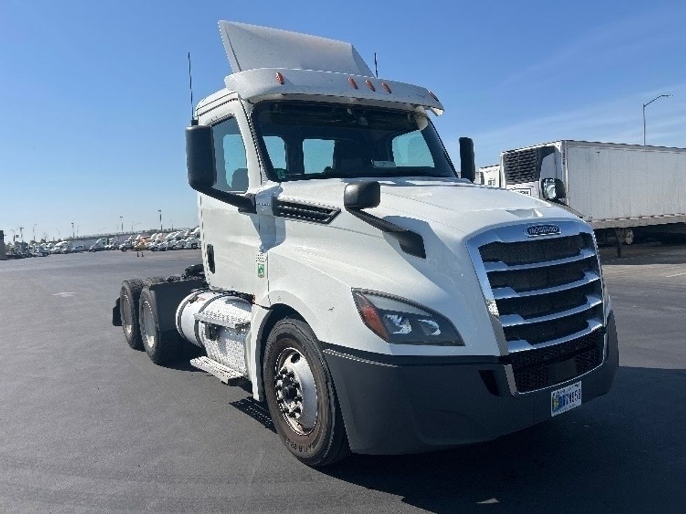 Day Cab Tractor-Heavy Duty Tractors-Freightliner-2020-T12664ST-West Sacramento-CA-532,268\n\t\tmiles-$ 40,750 - Image 1