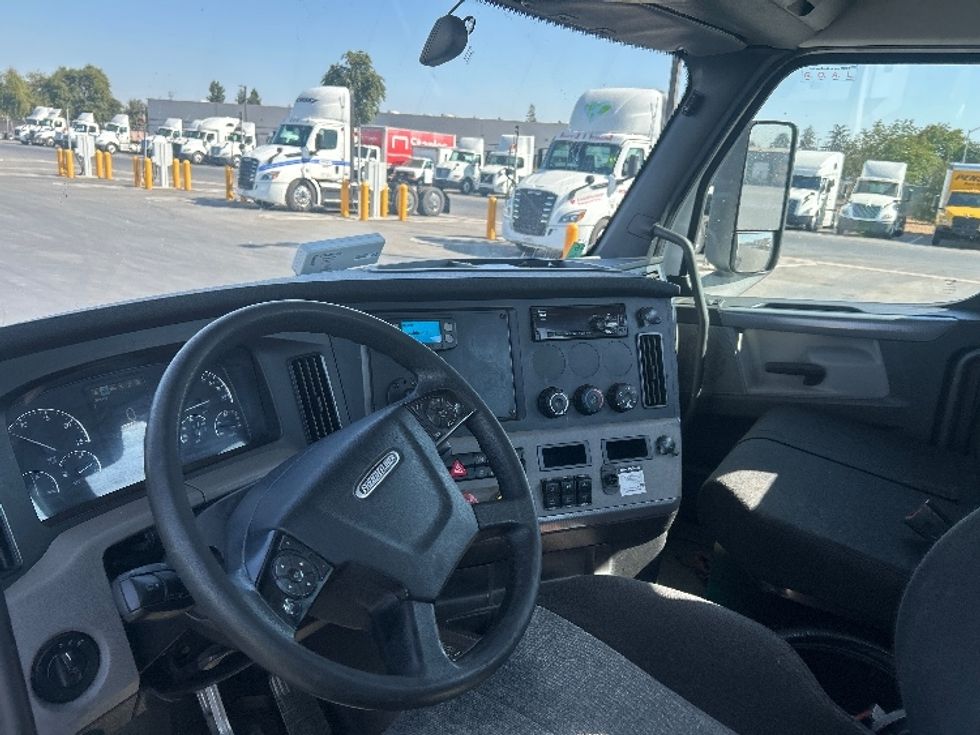 Day Cab Tractor-Heavy Duty Tractors-Freightliner-2020-T12664ST-West Sacramento-CA-532,268\n\t\tmiles-$ 40,750 - Image 10