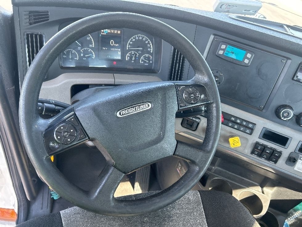 Day Cab Tractor-Heavy Duty Tractors-Freightliner-2020-T12664ST-West Sacramento-CA-532,268\n\t\tmiles-$ 40,750 - Image 11