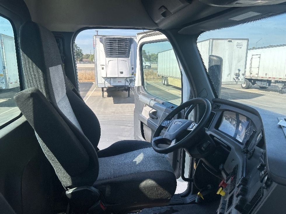 Day Cab Tractor-Heavy Duty Tractors-Freightliner-2020-T12664ST-West Sacramento-CA-532,268\n\t\tmiles-$ 40,750 - Image 14