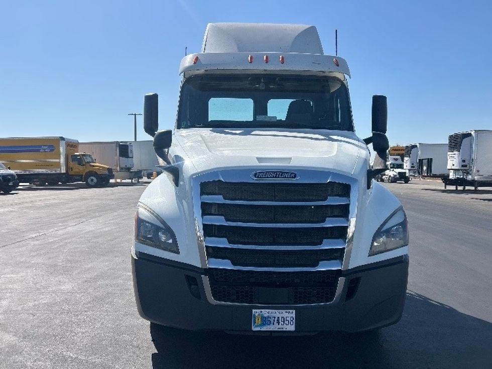 Day Cab Tractor-Heavy Duty Tractors-Freightliner-2020-T12664ST-West Sacramento-CA-532,268\n\t\tmiles-$ 40,750 - Image 2