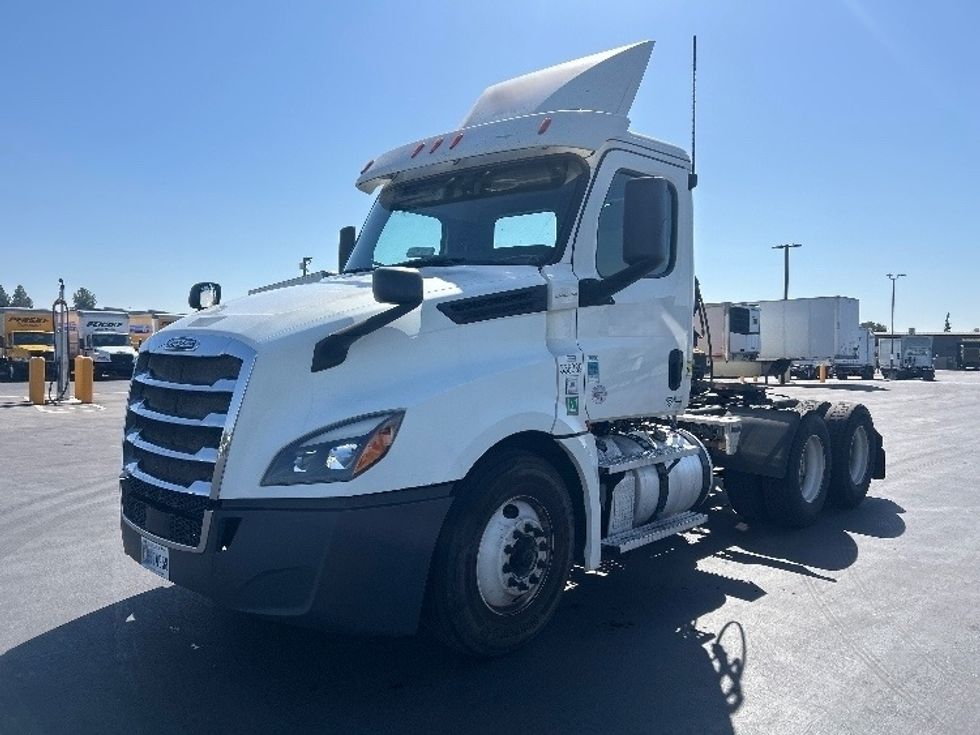Day Cab Tractor-Heavy Duty Tractors-Freightliner-2020-T12664ST-West Sacramento-CA-532,268\n\t\tmiles-$ 40,750 - Image 3