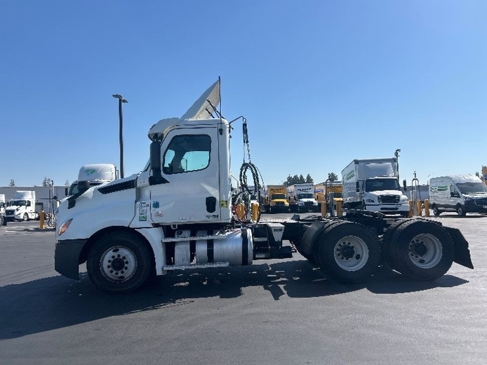 Day Cab Tractor-Heavy Duty Tractors-Freightliner-2020-T12664ST-West Sacramento-CA-532,268\n\t\tmiles-$ 40,750 - Image 4