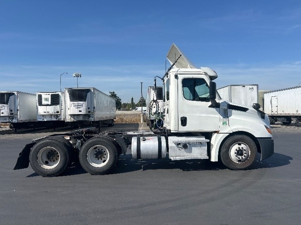 Day Cab Tractor-Heavy Duty Tractors-Freightliner-2020-T12664ST-West Sacramento-CA-532,268\n\t\tmiles-$ 40,750 - Image 8