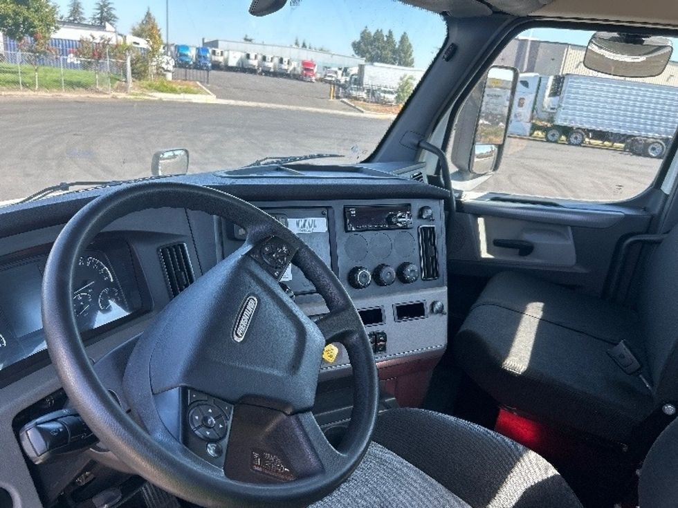 Day Cab Tractor-Heavy Duty Tractors-Freightliner-2020-T12664ST-West Sacramento-CA-566,550\n\t\tmiles-$ 40,000 - Image 10