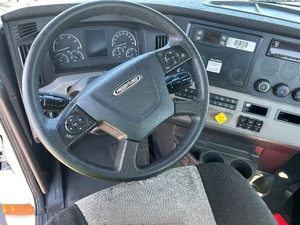 Day Cab Tractor-Heavy Duty Tractors-Freightliner-2020-T12664ST-West Sacramento-CA-566,550\n\t\tmiles-$ 40,000 - Image 11