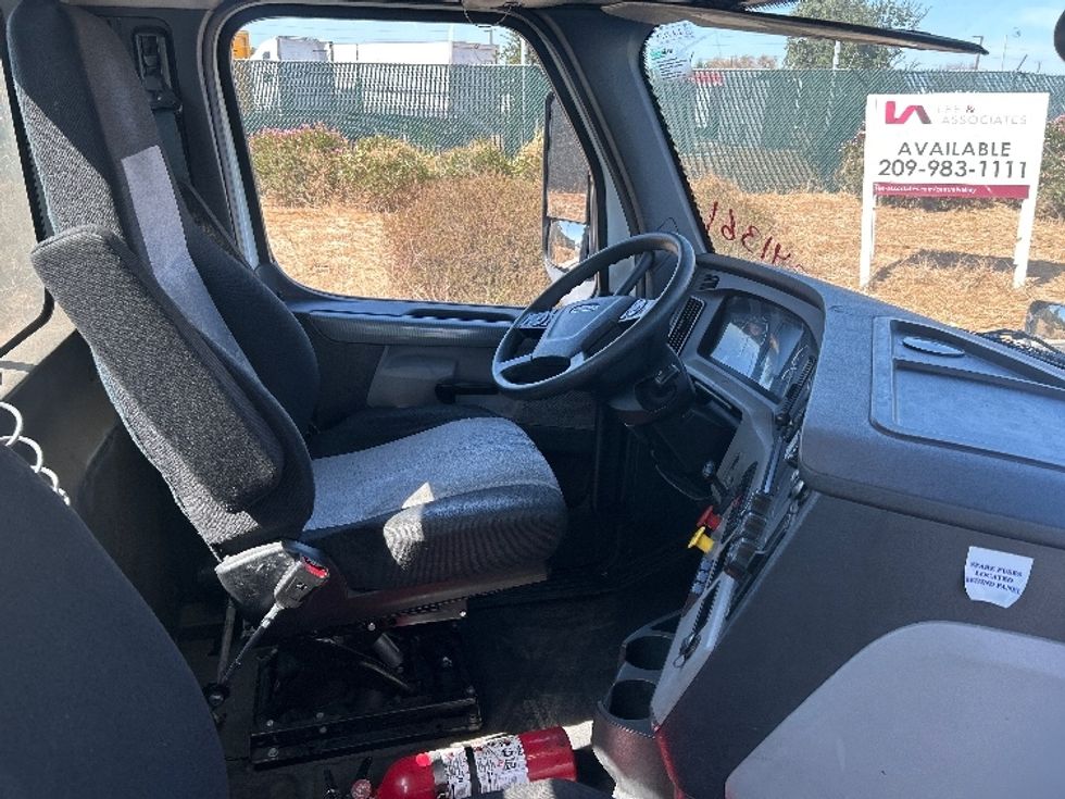 Day Cab Tractor-Heavy Duty Tractors-Freightliner-2020-T12664ST-West Sacramento-CA-566,550\n\t\tmiles-$ 40,000 - Image 14