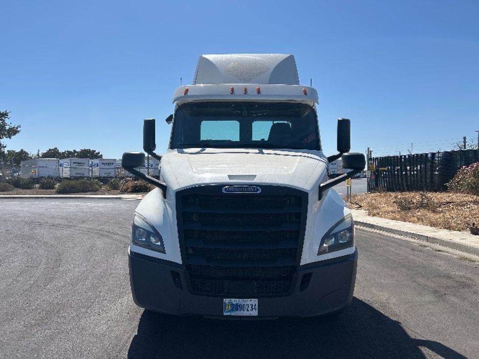 Day Cab Tractor-Heavy Duty Tractors-Freightliner-2020-T12664ST-West Sacramento-CA-566,550\n\t\tmiles-$ 40,000 - Image 2