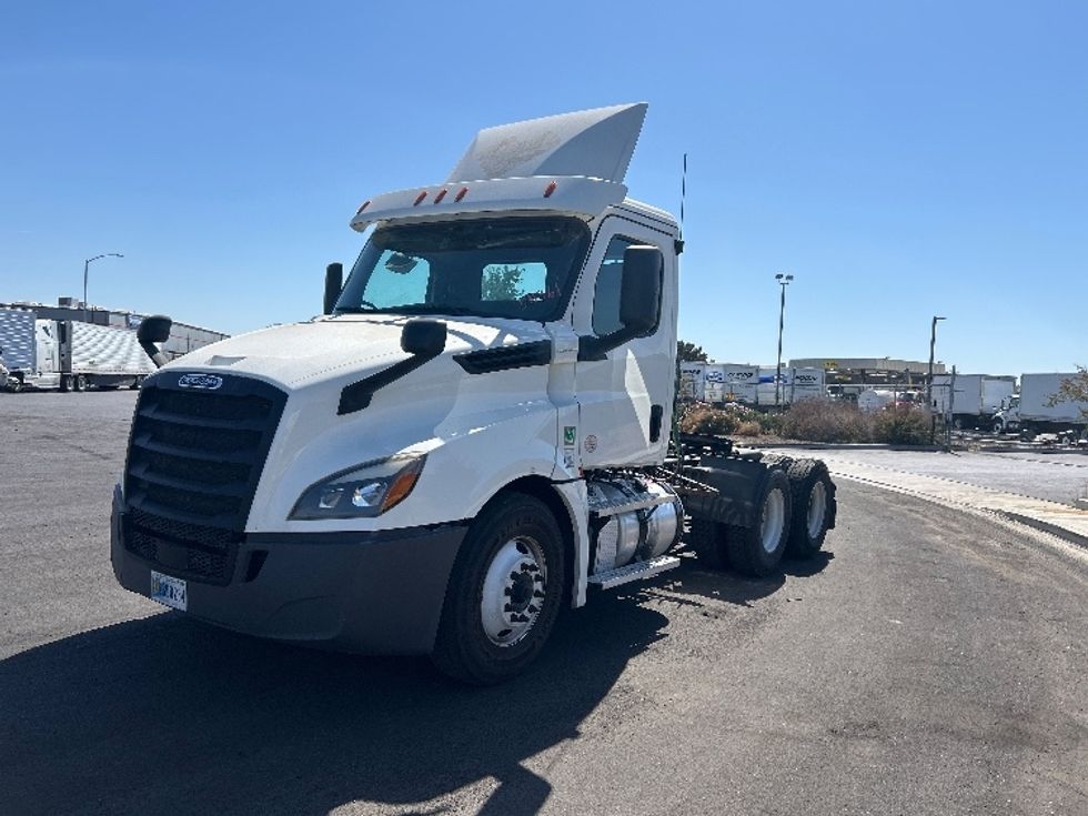 Day Cab Tractor-Heavy Duty Tractors-Freightliner-2020-T12664ST-West Sacramento-CA-566,550\n\t\tmiles-$ 40,000 - Image 3