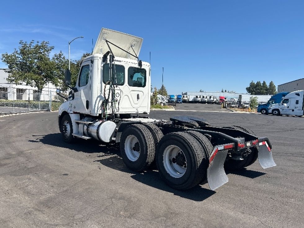 Day Cab Tractor-Heavy Duty Tractors-Freightliner-2020-T12664ST-West Sacramento-CA-566,550\n\t\tmiles-$ 40,000 - Image 5