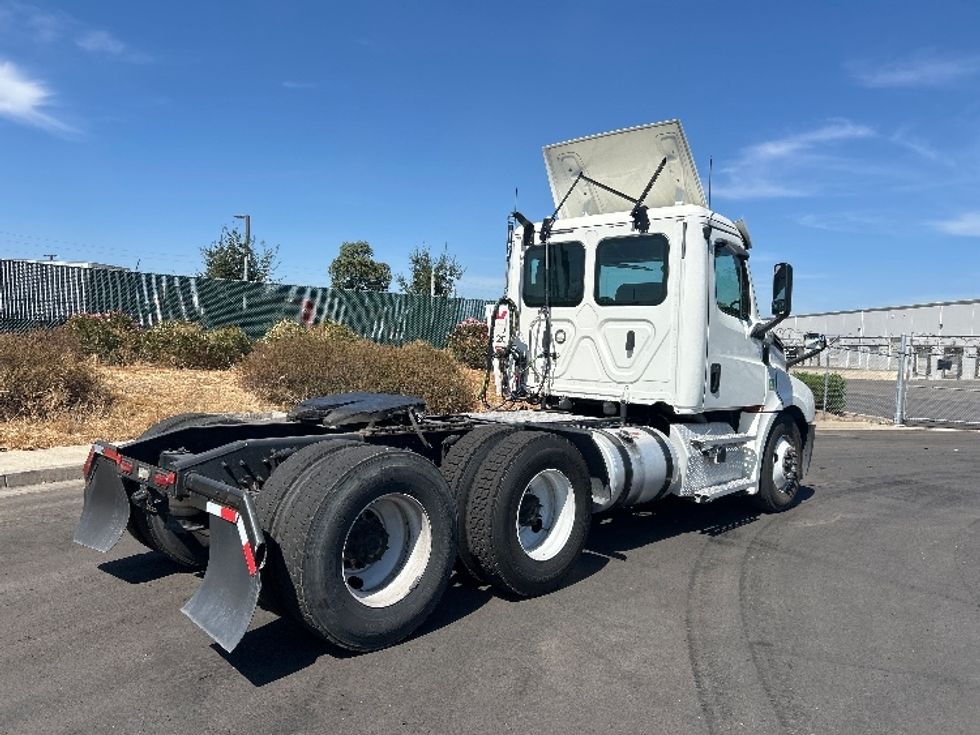 Day Cab Tractor-Heavy Duty Tractors-Freightliner-2020-T12664ST-West Sacramento-CA-566,550\n\t\tmiles-$ 40,000 - Image 7