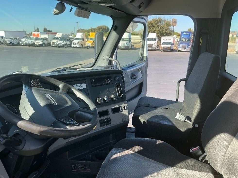 Day Cab Tractor-Heavy Duty Tractors-Freightliner-2020-T12664ST-West Sacramento-CA-569,186\n\t\tmiles-$ 39,750 - Image 10