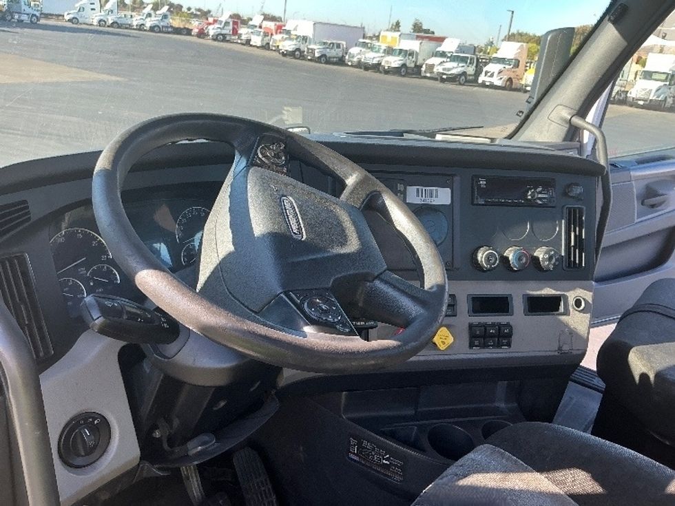 Day Cab Tractor-Heavy Duty Tractors-Freightliner-2020-T12664ST-West Sacramento-CA-569,186\n\t\tmiles-$ 39,750 - Image 11