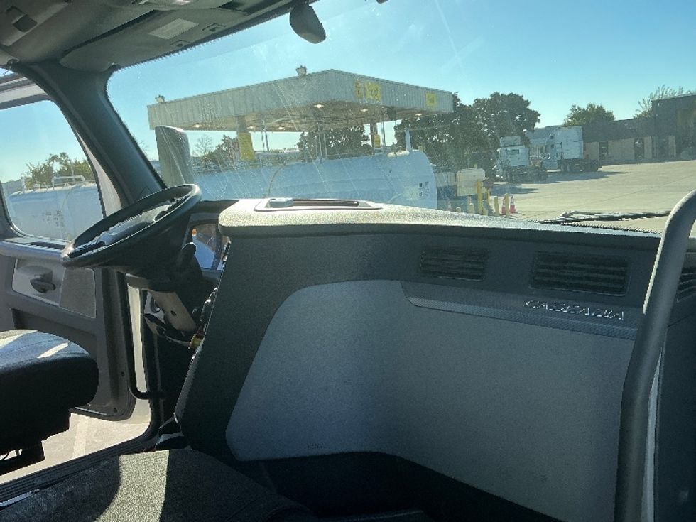 Day Cab Tractor-Heavy Duty Tractors-Freightliner-2020-T12664ST-West Sacramento-CA-569,186\n\t\tmiles-$ 39,750 - Image 13
