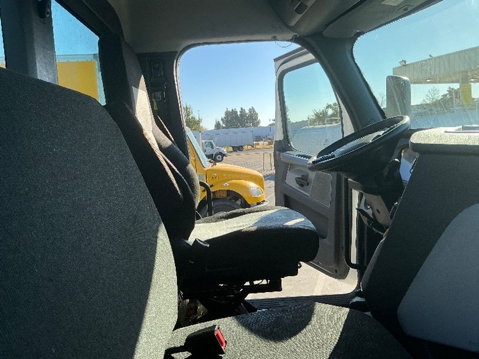 Day Cab Tractor-Heavy Duty Tractors-Freightliner-2020-T12664ST-West Sacramento-CA-569,186\n\t\tmiles-$ 39,750 - Image 14