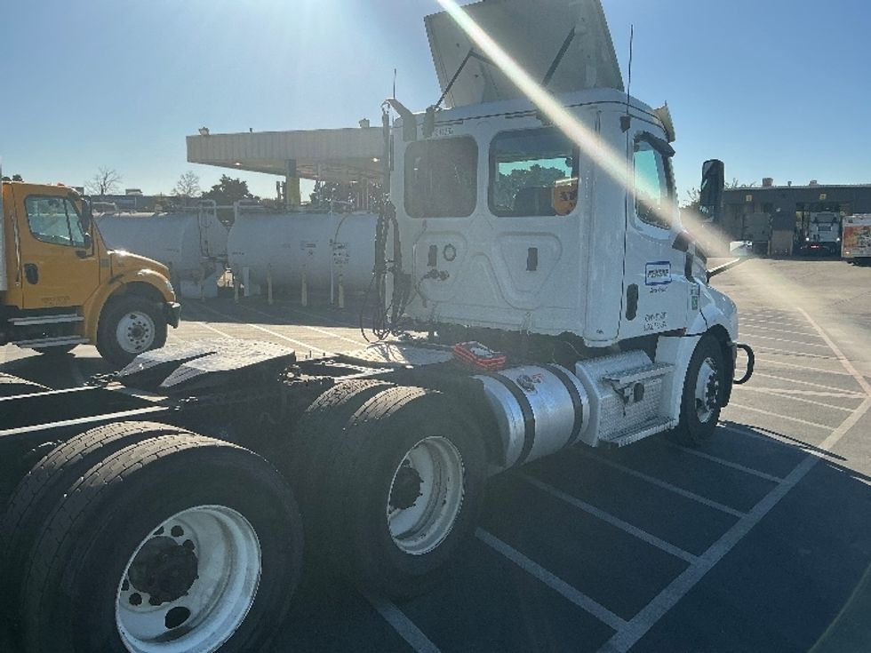Day Cab Tractor-Heavy Duty Tractors-Freightliner-2020-T12664ST-West Sacramento-CA-569,186\n\t\tmiles-$ 39,750 - Image 18