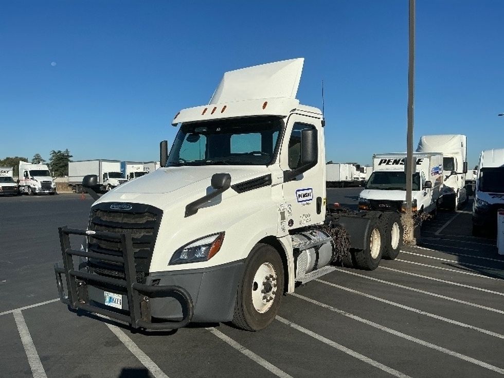 Day Cab Tractor-Heavy Duty Tractors-Freightliner-2020-T12664ST-West Sacramento-CA-569,186\n\t\tmiles-$ 39,750 - Image 3