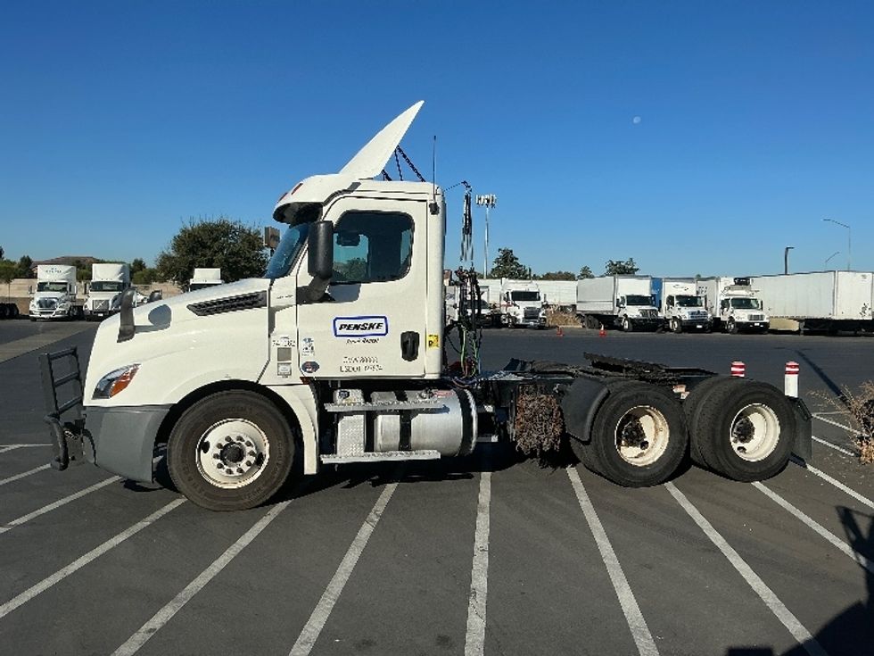 Day Cab Tractor-Heavy Duty Tractors-Freightliner-2020-T12664ST-West Sacramento-CA-569,186\n\t\tmiles-$ 39,750 - Image 4