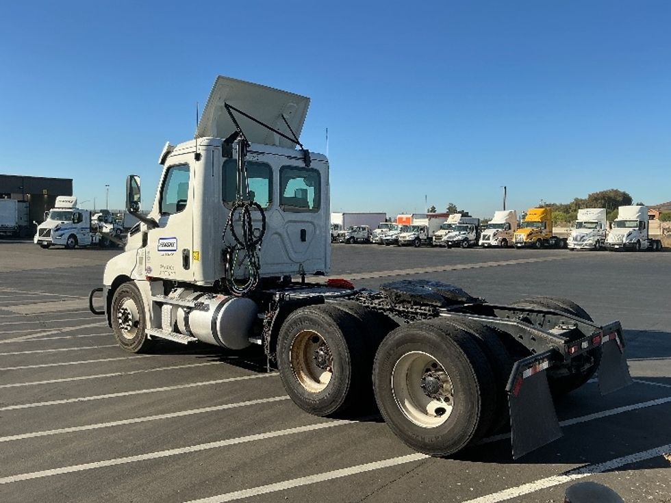 Day Cab Tractor-Heavy Duty Tractors-Freightliner-2020-T12664ST-West Sacramento-CA-569,186\n\t\tmiles-$ 39,750 - Image 5