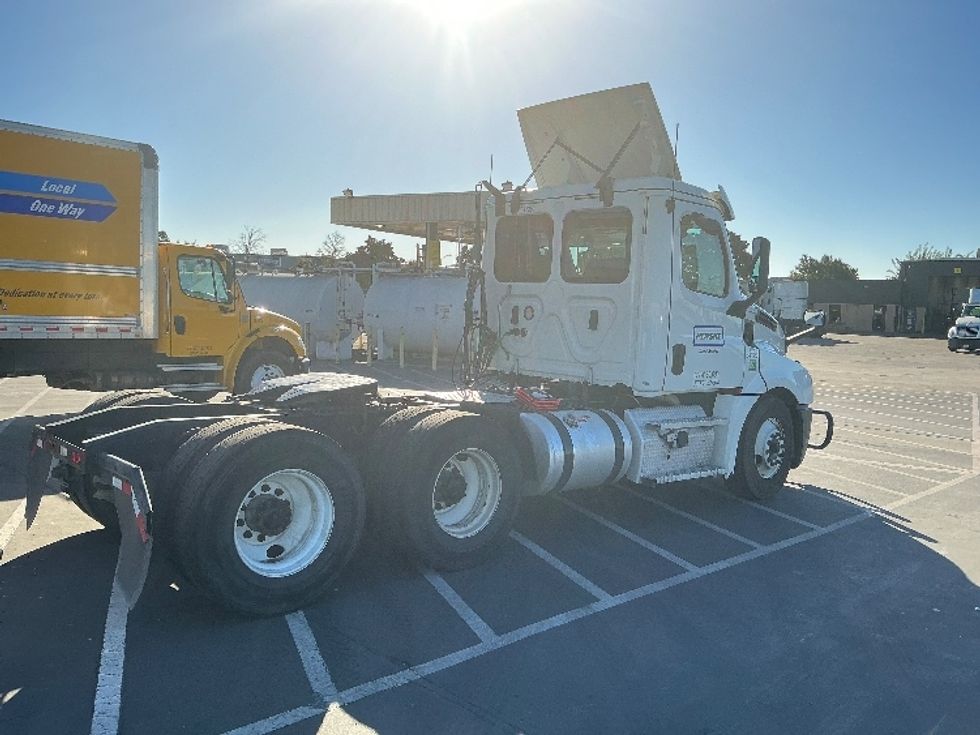 Day Cab Tractor-Heavy Duty Tractors-Freightliner-2020-T12664ST-West Sacramento-CA-569,186\n\t\tmiles-$ 39,750 - Image 7
