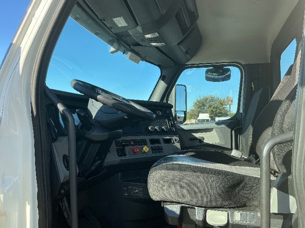 Day Cab Tractor-Heavy Duty Tractors-Freightliner-2020-T12664ST-West Sacramento-CA-569,186\n\t\tmiles-$ 39,750 - Image 9