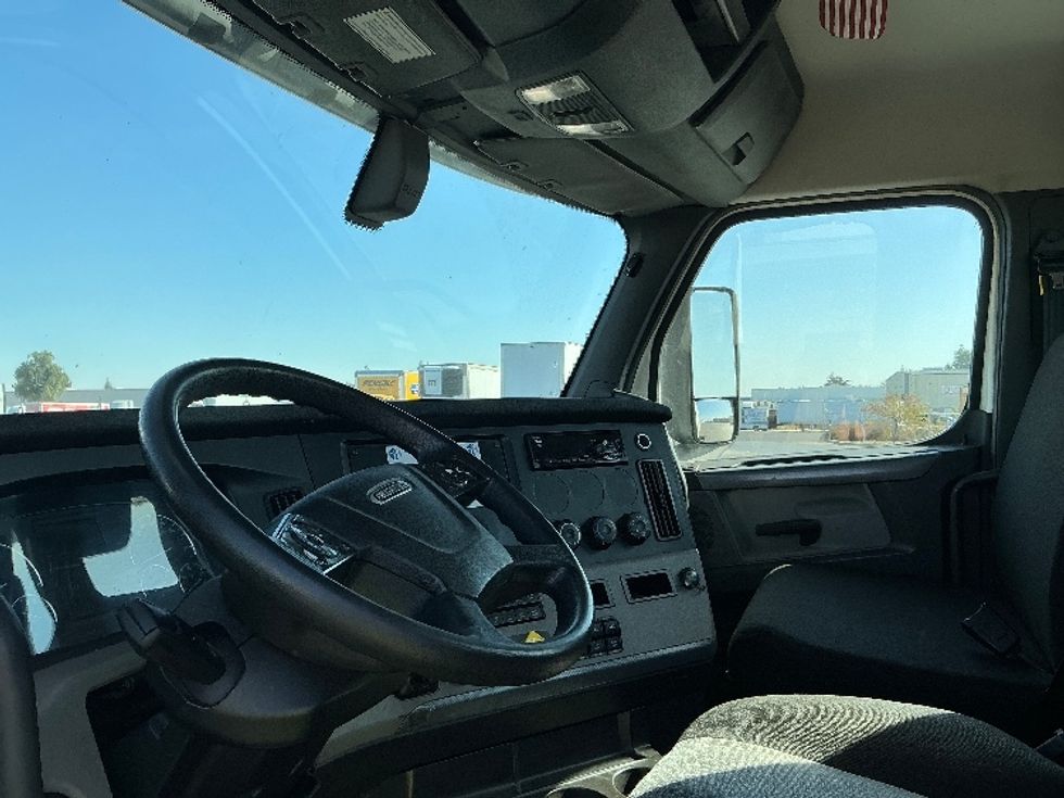 Day Cab Tractor-Heavy Duty Tractors-Freightliner-2020-T12664ST-West Sacramento-CA-608,564\n\t\tmiles-$ 35,000 - Image 10