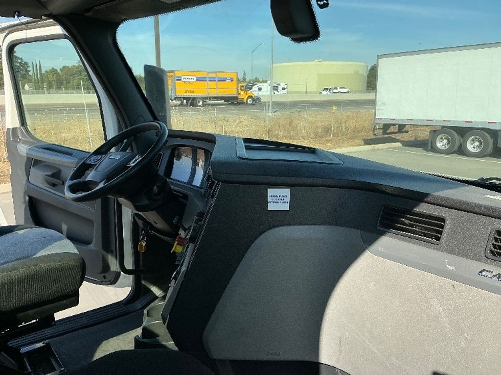 Day Cab Tractor-Heavy Duty Tractors-Freightliner-2020-T12664ST-West Sacramento-CA-608,564\n\t\tmiles-$ 35,000 - Image 13