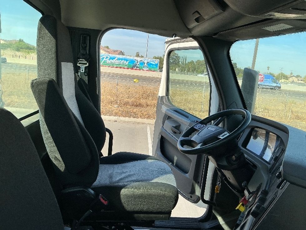 Day Cab Tractor-Heavy Duty Tractors-Freightliner-2020-T12664ST-West Sacramento-CA-608,564\n\t\tmiles-$ 35,000 - Image 14