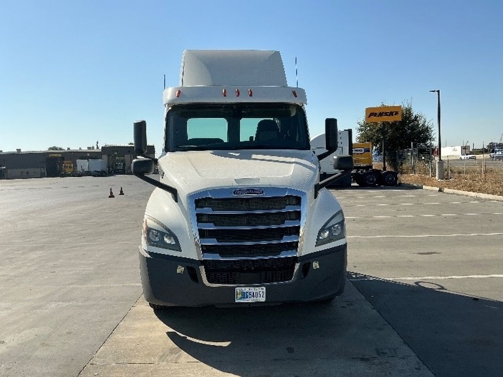 Day Cab Tractor-Heavy Duty Tractors-Freightliner-2020-T12664ST-West Sacramento-CA-608,564\n\t\tmiles-$ 35,000 - Image 2