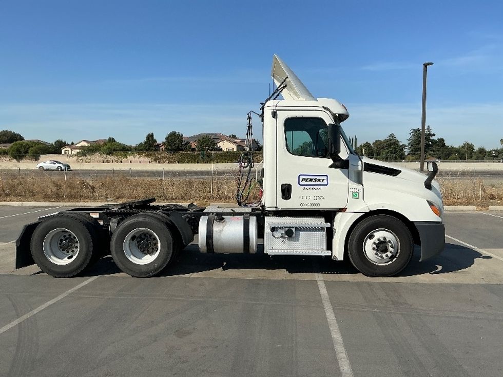 Day Cab Tractor-Heavy Duty Tractors-Freightliner-2020-T12664ST-West Sacramento-CA-608,564\n\t\tmiles-$ 35,000 - Image 8