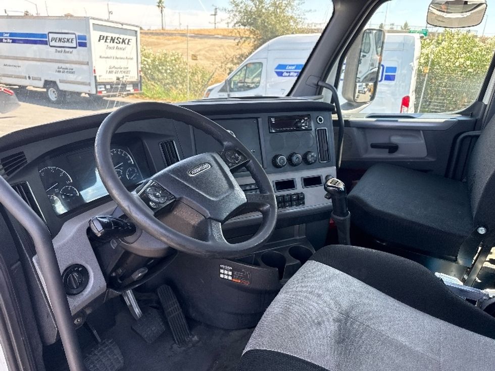 Day Cab Tractor-Heavy Duty Tractors-Freightliner-2020-T12664ST-West Sacramento-CA-627,257\n\t\tmiles-$ 27,750 - Image 10