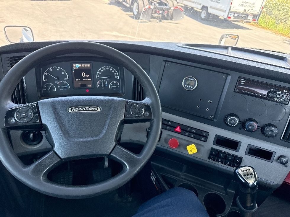 Day Cab Tractor-Heavy Duty Tractors-Freightliner-2020-T12664ST-West Sacramento-CA-627,257\n\t\tmiles-$ 27,750 - Image 11
