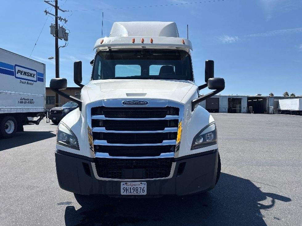 Day Cab Tractor-Heavy Duty Tractors-Freightliner-2020-T12664ST-West Sacramento-CA-627,257\n\t\tmiles-$ 27,750 - Image 2