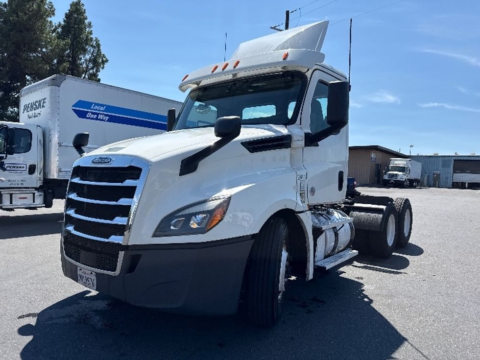 Day Cab Tractor-Heavy Duty Tractors-Freightliner-2020-T12664ST-West Sacramento-CA-627,257\n\t\tmiles-$ 27,750 - Image 3