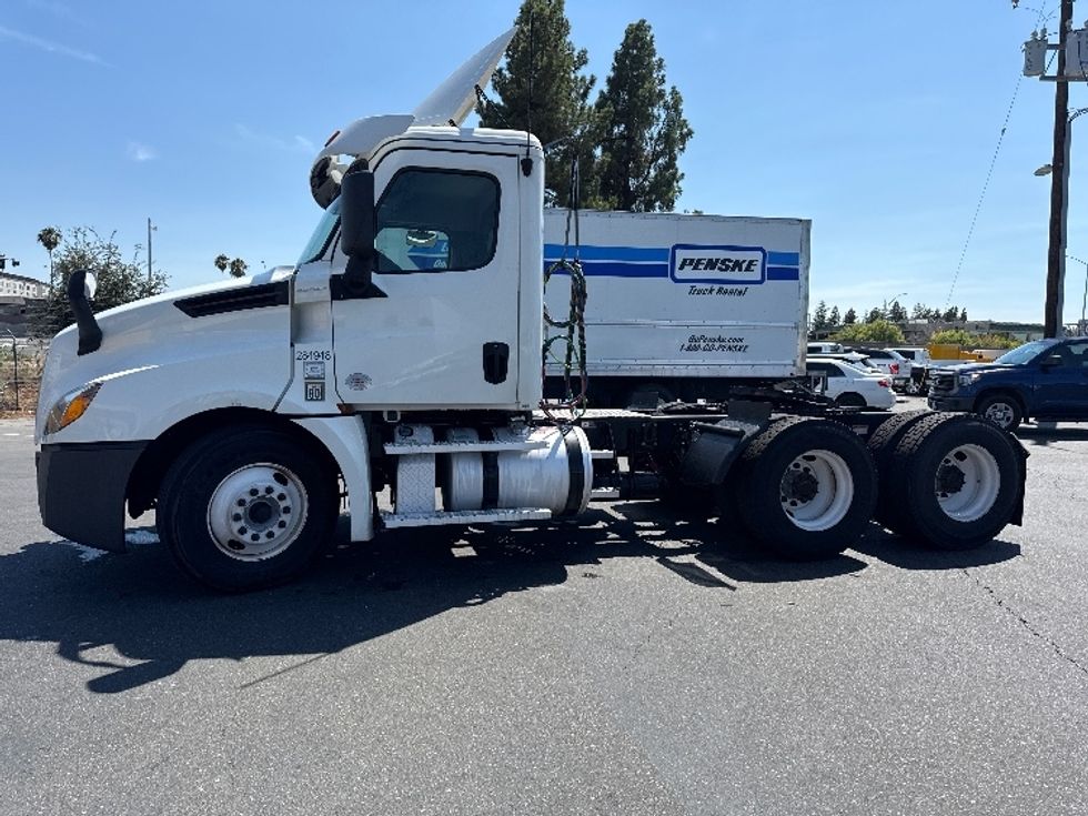 Day Cab Tractor-Heavy Duty Tractors-Freightliner-2020-T12664ST-West Sacramento-CA-627,257\n\t\tmiles-$ 27,750 - Image 4