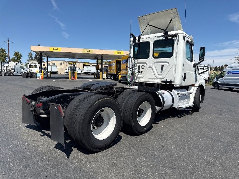Day Cab Tractor-Heavy Duty Tractors-Freightliner-2020-T12664ST-West Sacramento-CA-627,257\n\t\tmiles-$ 27,750 - Image 7