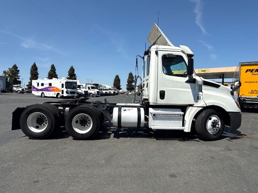 Day Cab Tractor-Heavy Duty Tractors-Freightliner-2020-T12664ST-West Sacramento-CA-627,257\n\t\tmiles-$ 27,750 - Image 8
