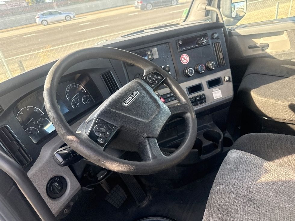 Day Cab Tractor-Heavy Duty Tractors-Freightliner-2020-T12664ST-West Sacramento-CA-676,896\n\t\tmiles-$ 27,750 - Image 10