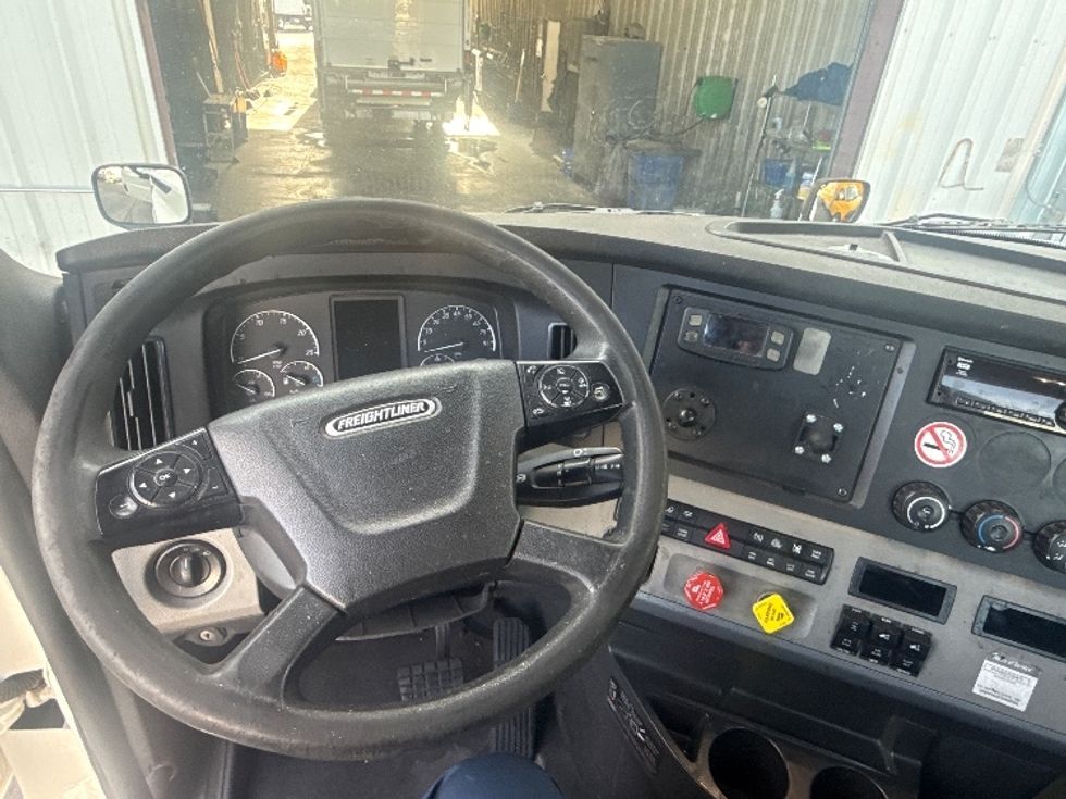 Day Cab Tractor-Heavy Duty Tractors-Freightliner-2020-T12664ST-West Sacramento-CA-676,896\n\t\tmiles-$ 27,750 - Image 11