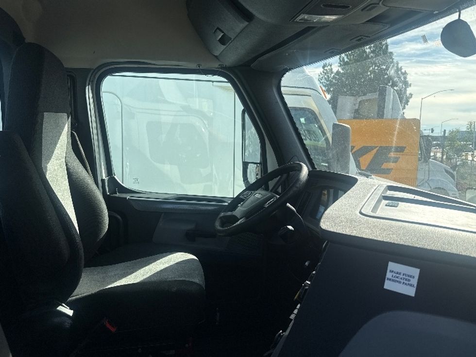 Day Cab Tractor-Heavy Duty Tractors-Freightliner-2020-T12664ST-West Sacramento-CA-676,896\n\t\tmiles-$ 27,750 - Image 14