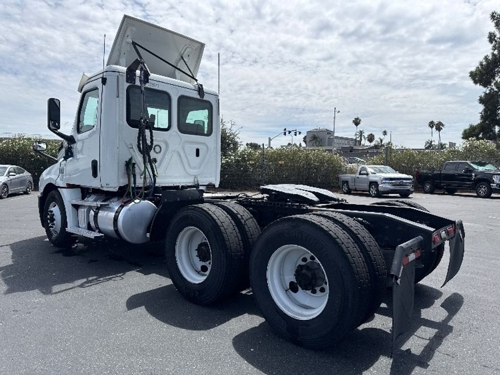 Day Cab Tractor-Heavy Duty Tractors-Freightliner-2020-T12664ST-West Sacramento-CA-676,896\n\t\tmiles-$ 27,750 - Image 5