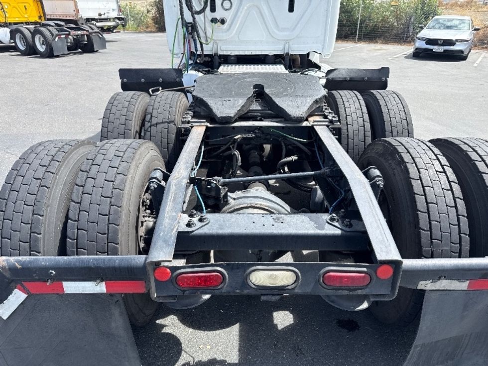 Day Cab Tractor-Heavy Duty Tractors-Freightliner-2020-T12664ST-West Sacramento-CA-676,896\n\t\tmiles-$ 27,750 - Image 6