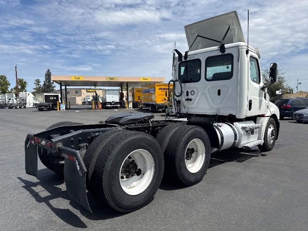 Day Cab Tractor-Heavy Duty Tractors-Freightliner-2020-T12664ST-West Sacramento-CA-676,896\n\t\tmiles-$ 27,750 - Image 7