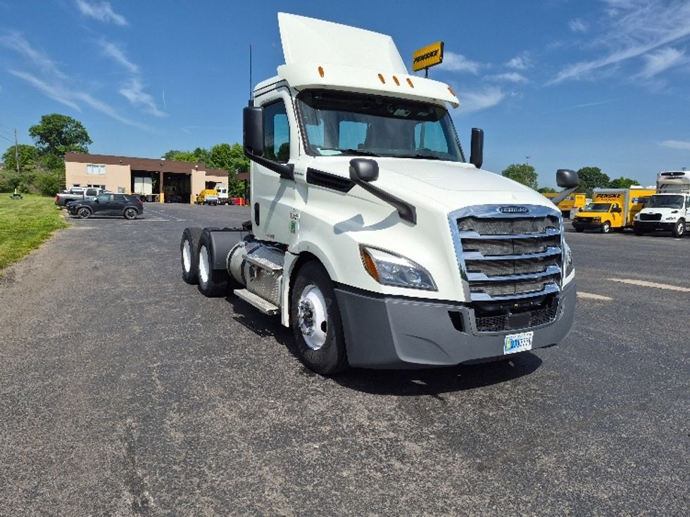Day Cab Tractor-Heavy Duty Tractors-Freightliner-2020-T12664ST-White Deer-PA-226,015\n\t\tmiles-$ 59,500 - Image 1