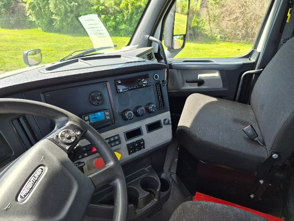 Day Cab Tractor-Heavy Duty Tractors-Freightliner-2020-T12664ST-White Deer-PA-226,015\n\t\tmiles-$ 59,500 - Image 10