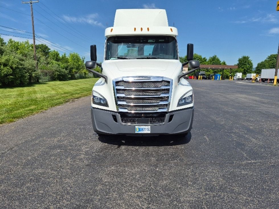 Day Cab Tractor-Heavy Duty Tractors-Freightliner-2020-T12664ST-White Deer-PA-226,015\n\t\tmiles-$ 59,500 - Image 2