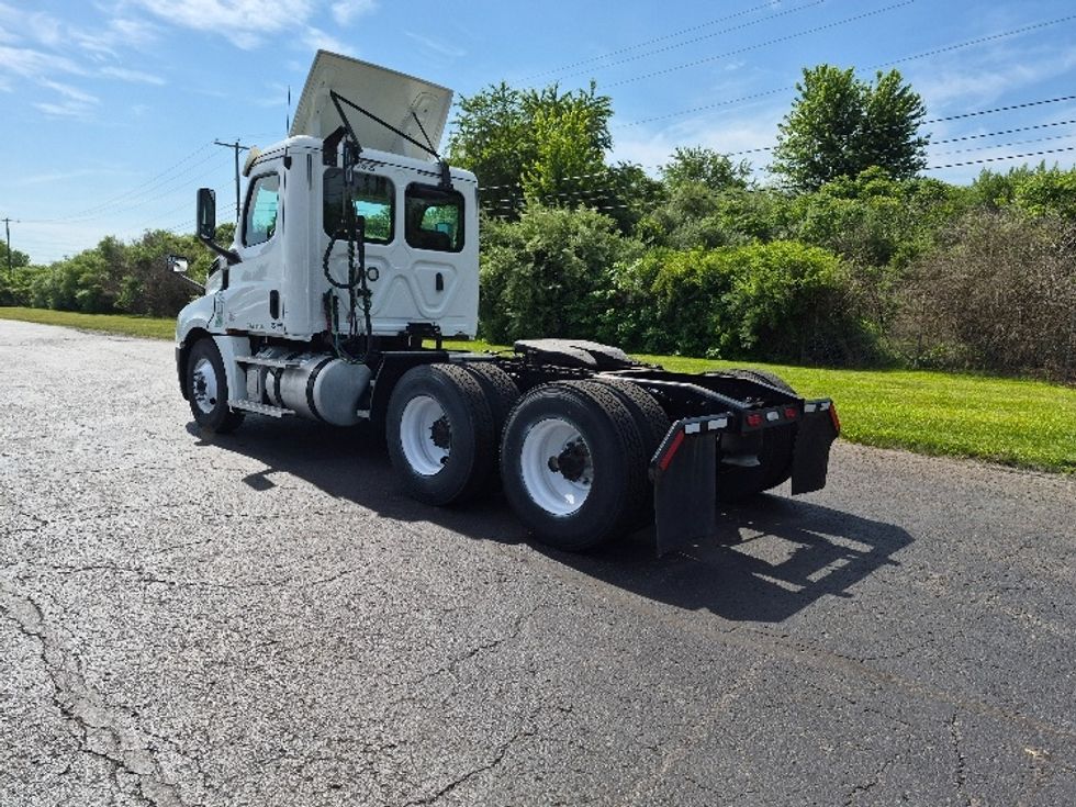 Day Cab Tractor-Heavy Duty Tractors-Freightliner-2020-T12664ST-White Deer-PA-226,015\n\t\tmiles-$ 59,500 - Image 5