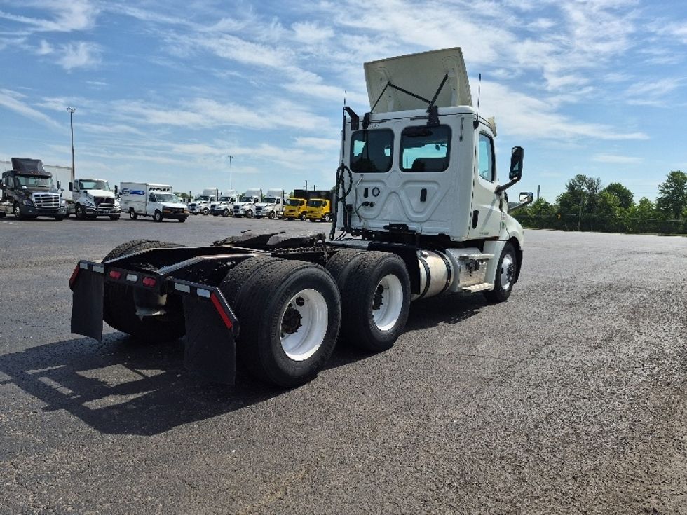 Day Cab Tractor-Heavy Duty Tractors-Freightliner-2020-T12664ST-White Deer-PA-226,015\n\t\tmiles-$ 59,500 - Image 7