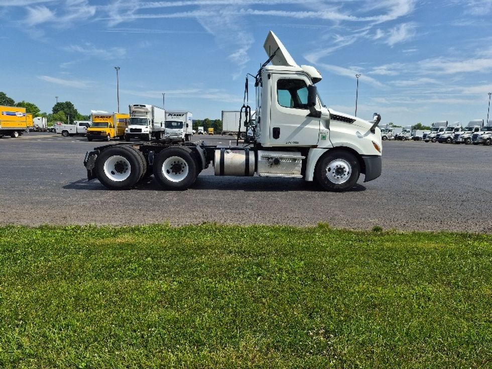 Day Cab Tractor-Heavy Duty Tractors-Freightliner-2020-T12664ST-White Deer-PA-226,015\n\t\tmiles-$ 59,500 - Image 8